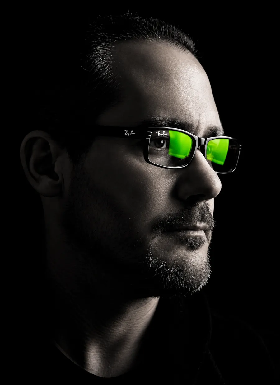 Portrait of Glenn Gómez, creative director of GlennGO